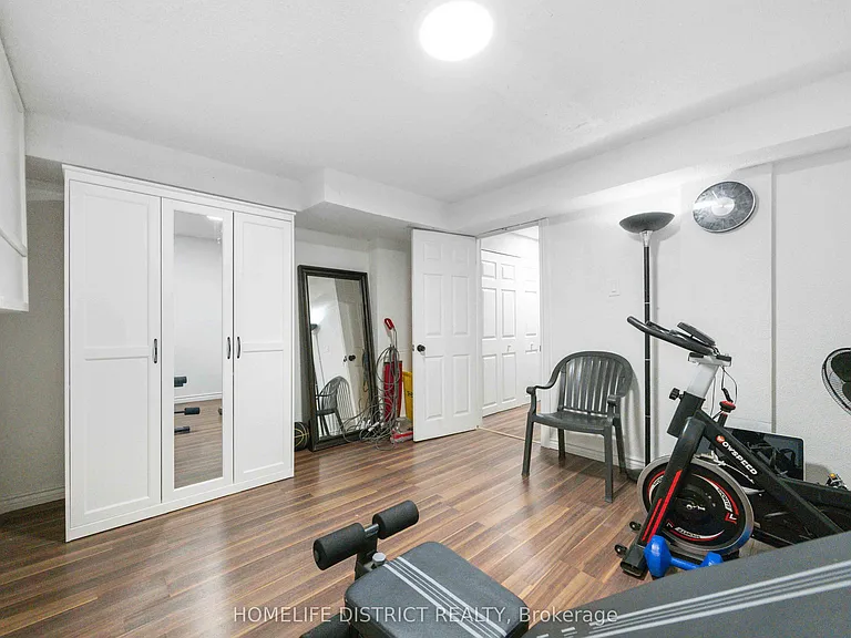 579 Sheppard Ave — Photo 24