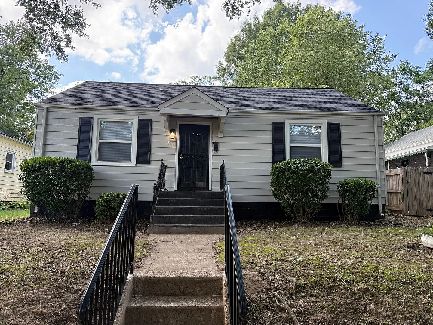 Beautiful renovated 3 bedroom 2 full bath home in Church Hill — Photo 1