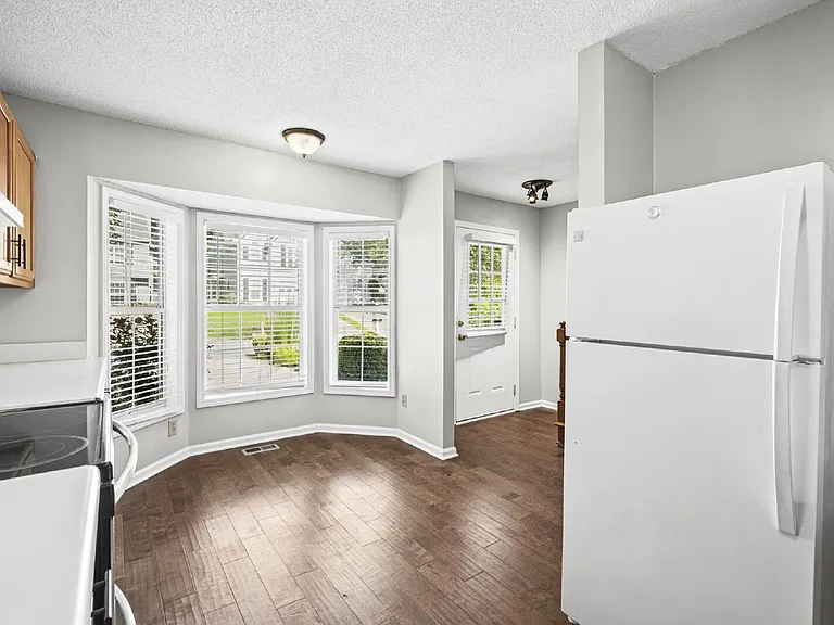 5180 Laurel Bridge Ct SE — Photo 16