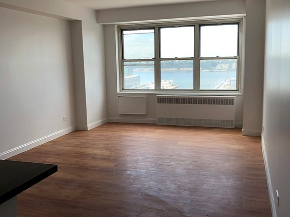 4th image of 747 10th Ave APT 18B