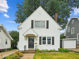 208 24th St NE, Cedar Rapids, IA 52402