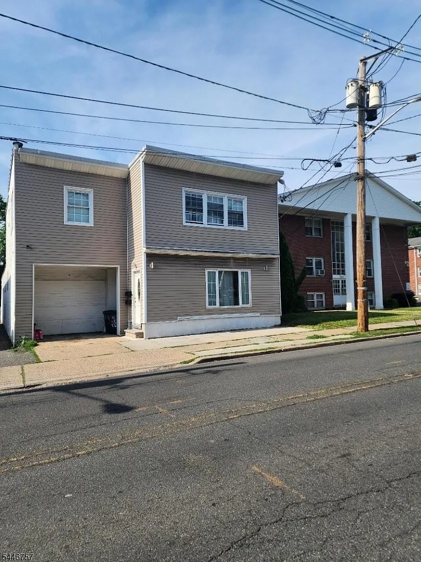 2 bed, 1.0 bath, $2,000 — Photo 3