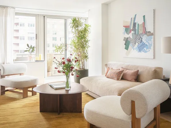 234 E 46th St APT 701, New York, NY 10017