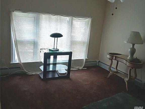 5th image of 10 Parkwood Dr
