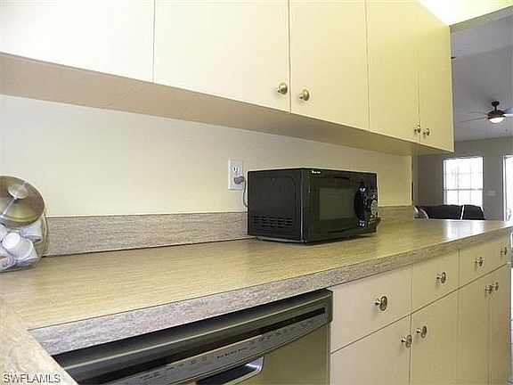 5th image of 417 Clayton Ave