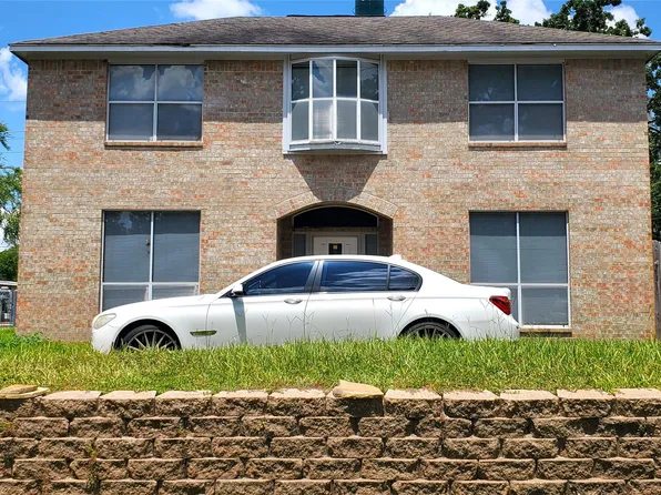 5700 Bermuda Dunes Dr, Houston, TX 77069