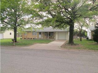 1317 N Summitlawn St, Wichita, KS 67212