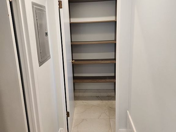 5th image of 402 Franklin Ave #5