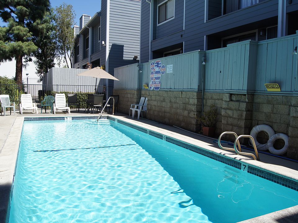 1st image of 15113 Saticoy St APT 2
