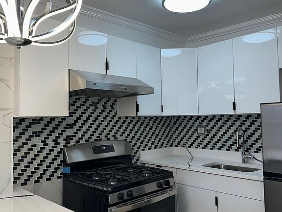 2nd image of 477 Halsey St Floor 3
