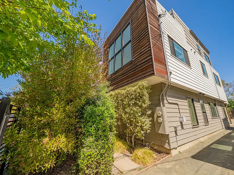 848 32nd Street — Photo 31