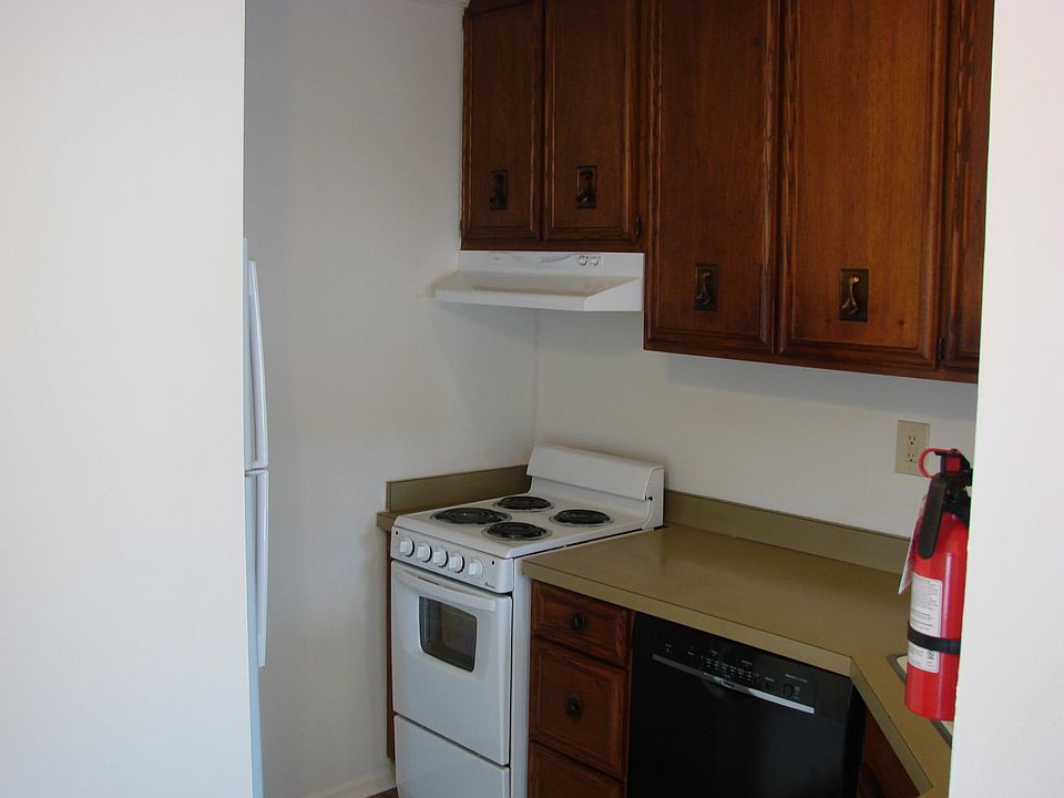 2nd image of 2046 Seacliff Dr N