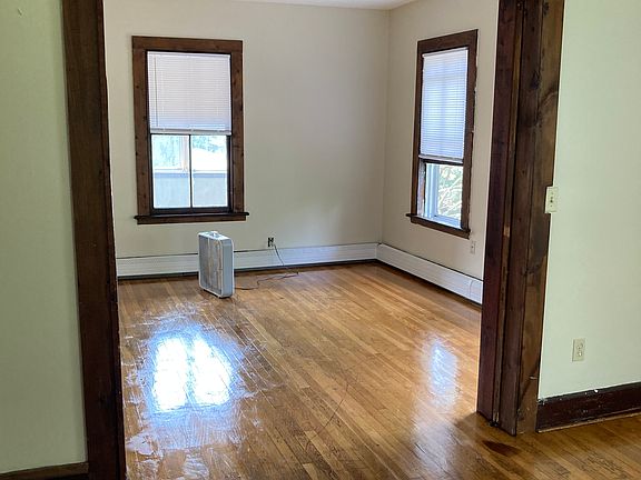 2nd image of 90 Lasalle St Floor 2