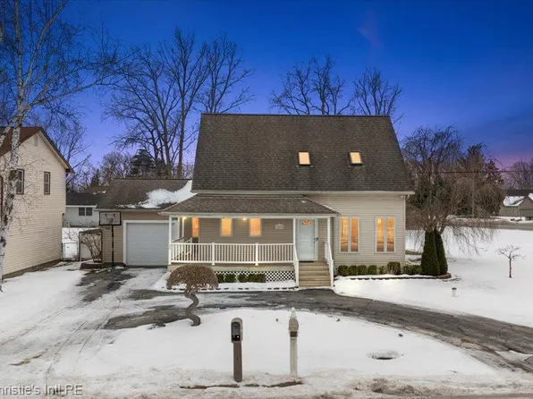 15850 Edsel Dr, Clinton Township, MI 48035