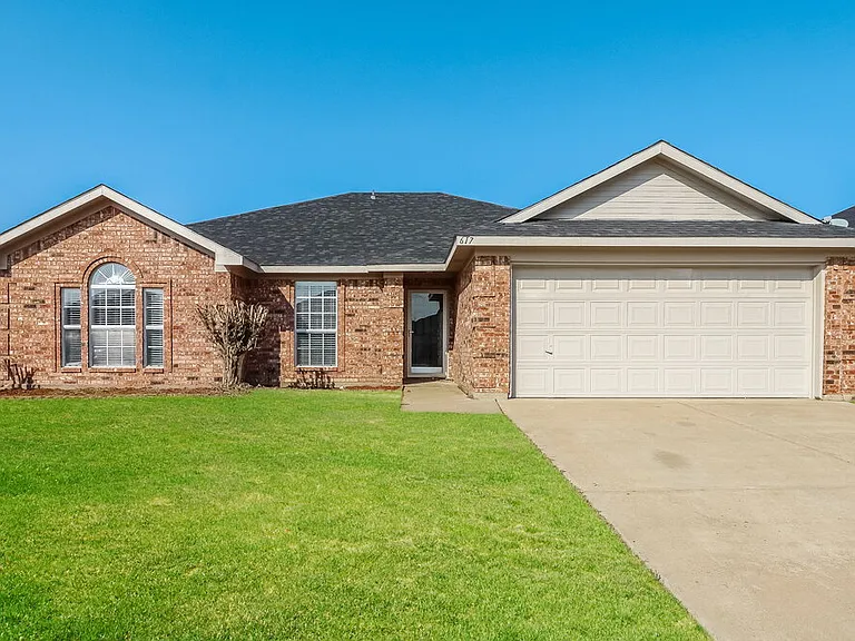 617 Saint Eric Dr — Photo 1