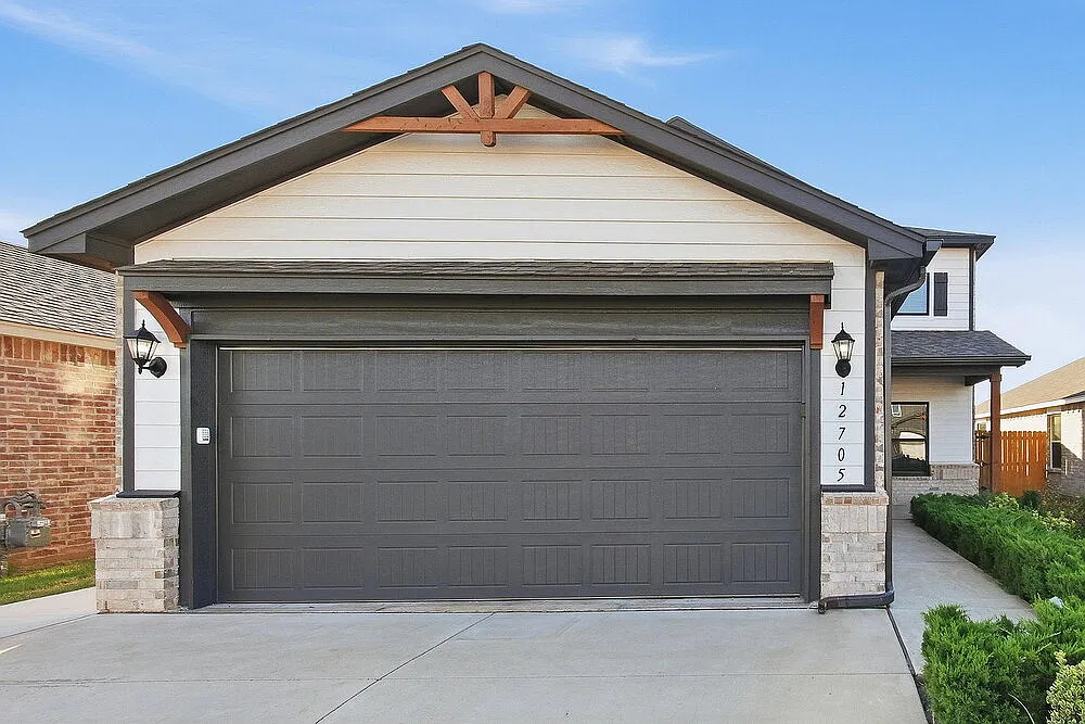 4 bed, 3.0 bath, 1903 sqft, $1,995 — Photo 1