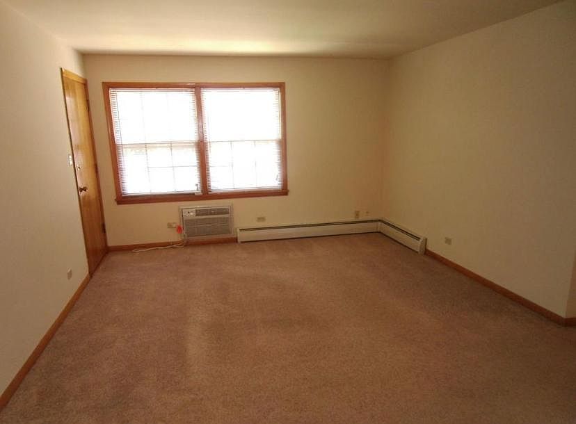 2nd image of 549 Ashland Ave #2D