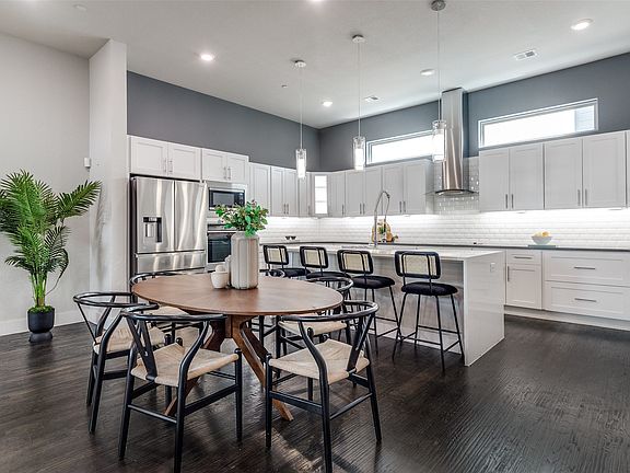 3rd image of 3170 Carmel St #103