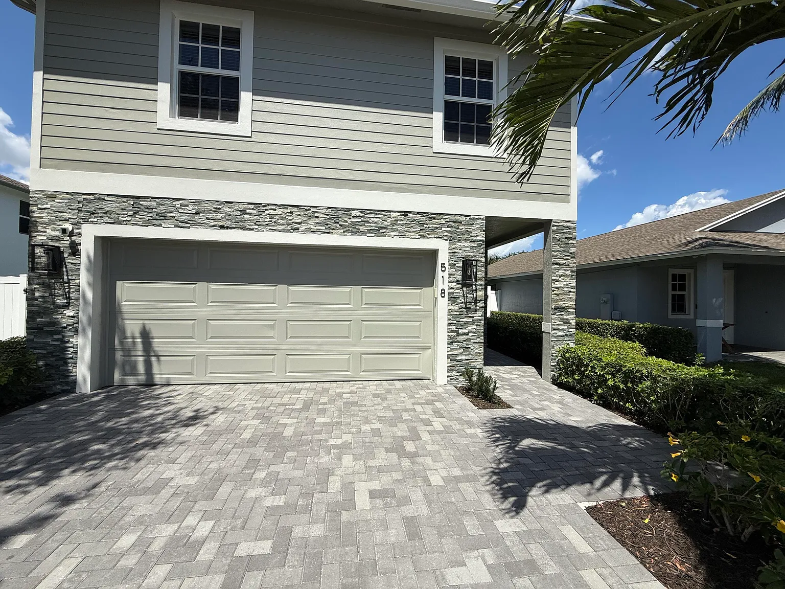 4 bed, 2.5 bath, 2034 sqft, $7,595 — Photo 2