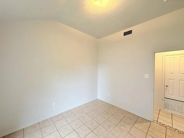 3708 Gus Dr #B — Photo 28