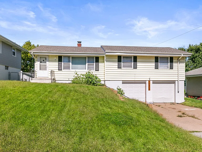 11214 Leavenworth St — Photo 1