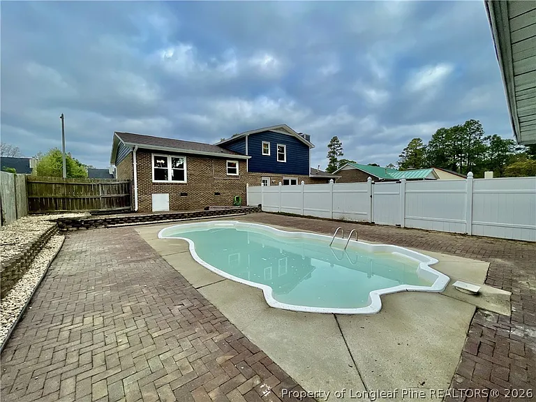 623 Daharan Dr — Photo 22