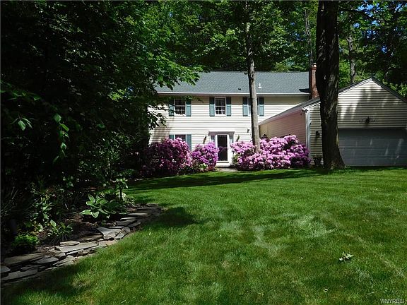 3rd image of 134 Tanglewood Dr W