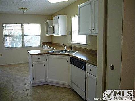 3rd image of 5902 Oak Run St