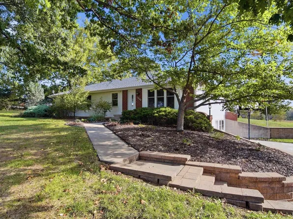 7948 NE Indian Creek Rd, Topeka, KS 66617