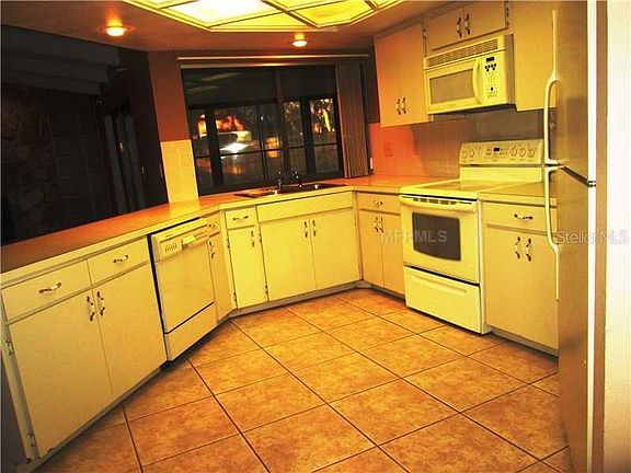 3rd image of 2402 Sprucewood Ln