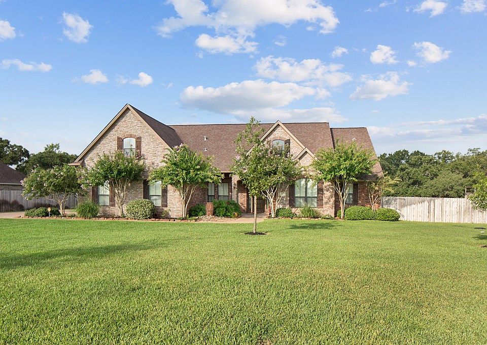 1st image of 17548 Saddle Creek Dr