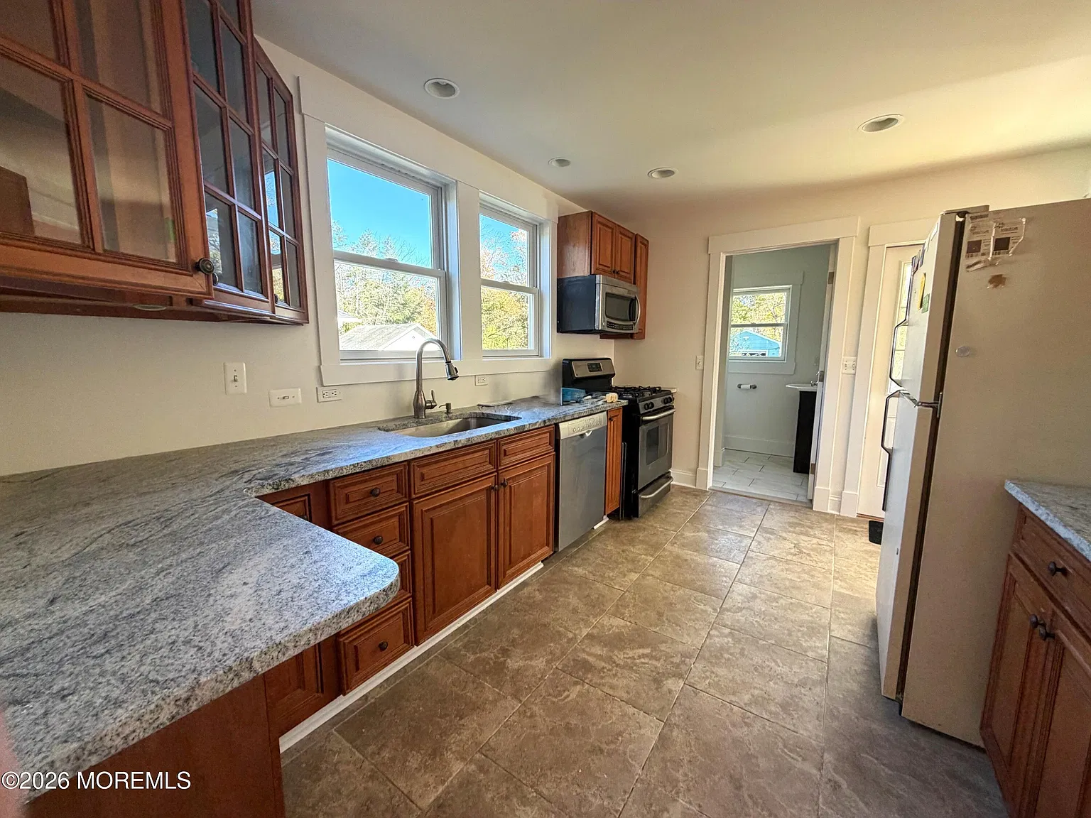 3 bed, 1306 sqft, $3,000 — Photo 4