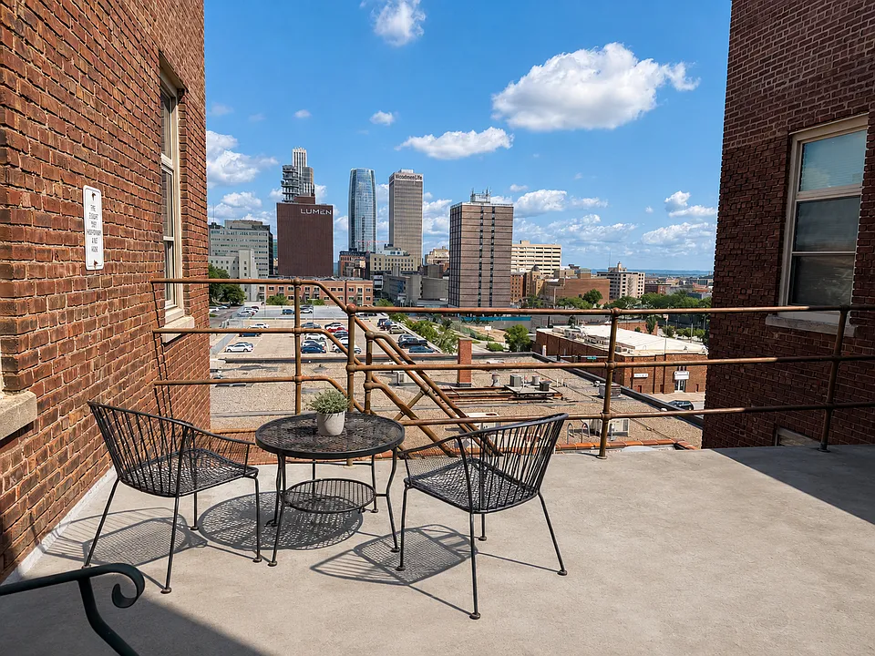 Fifth Avenue Apartments