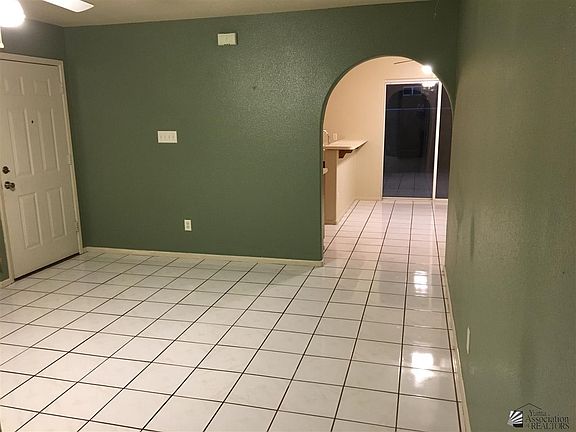 2nd image of 565 N Gonzalez Dr