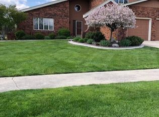 304 Saint Dunstan Dr, Schererville, IN 46375