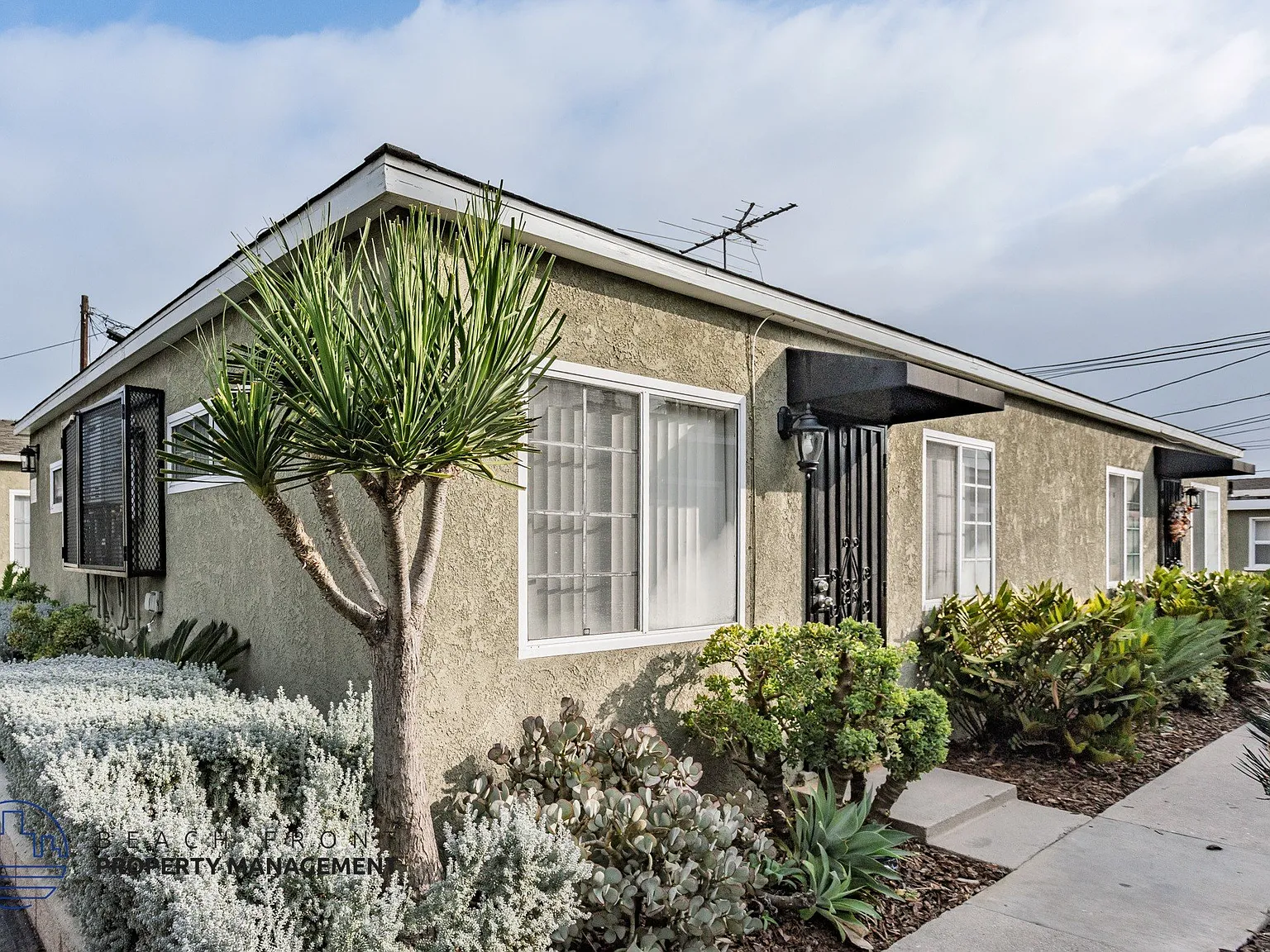 12621 Glenshire Rd, 12618 Lakewood Blvd — Photo 2