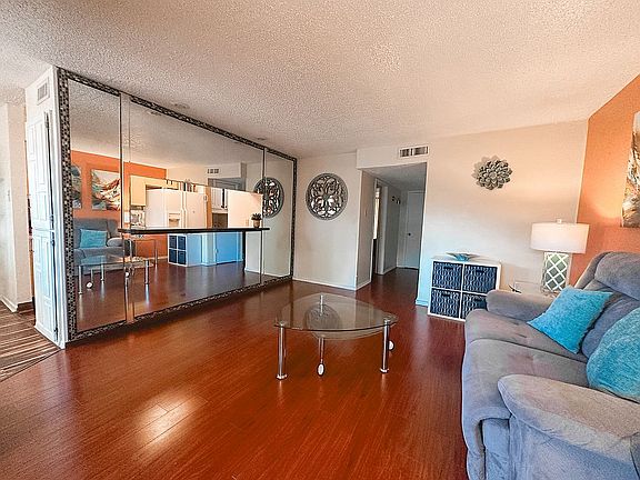 5th image of 525 Arborview Dr