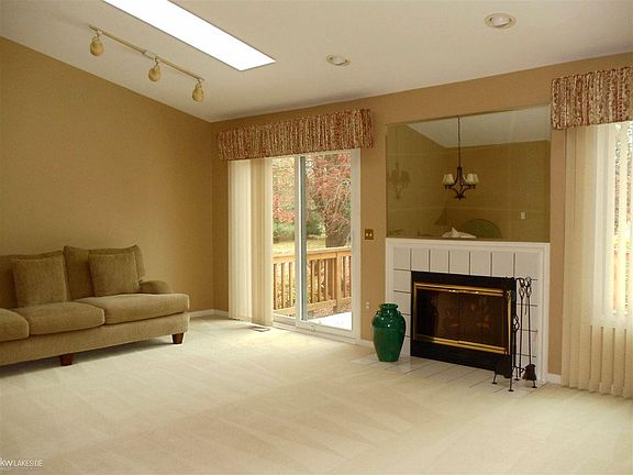 5th image of 2675 Lochmoor Blvd #15