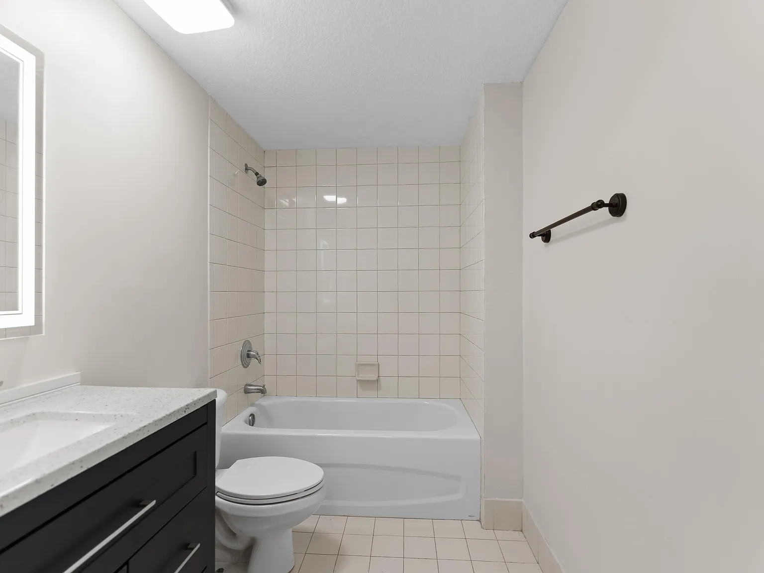 3 bed, 2.0 bath, 999 sqft, $2,250 — Photo 3