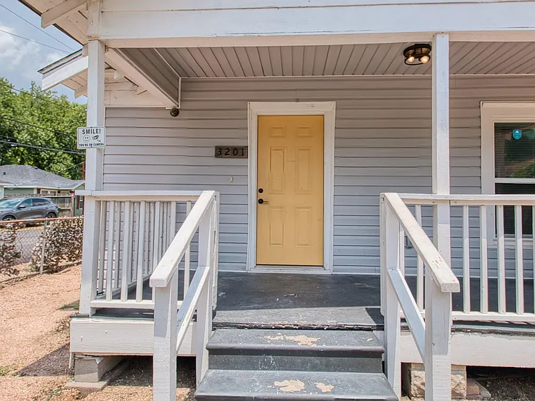 3201 Adelia St — Photo 1