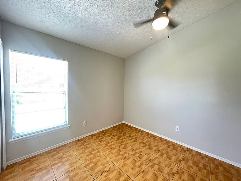 313 San Gabriel St — Photo 6