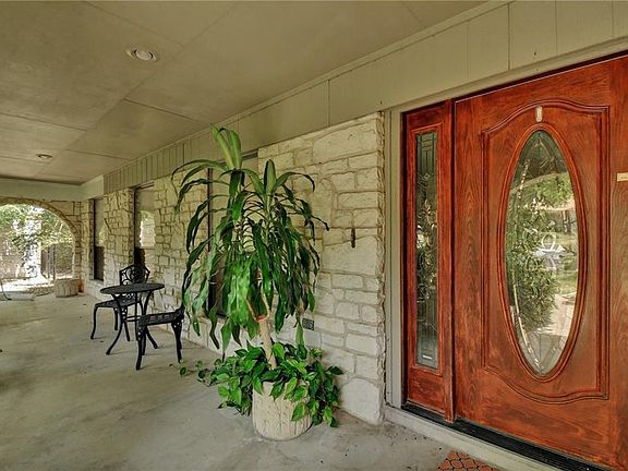4th image of 2801 Carmel Dr
