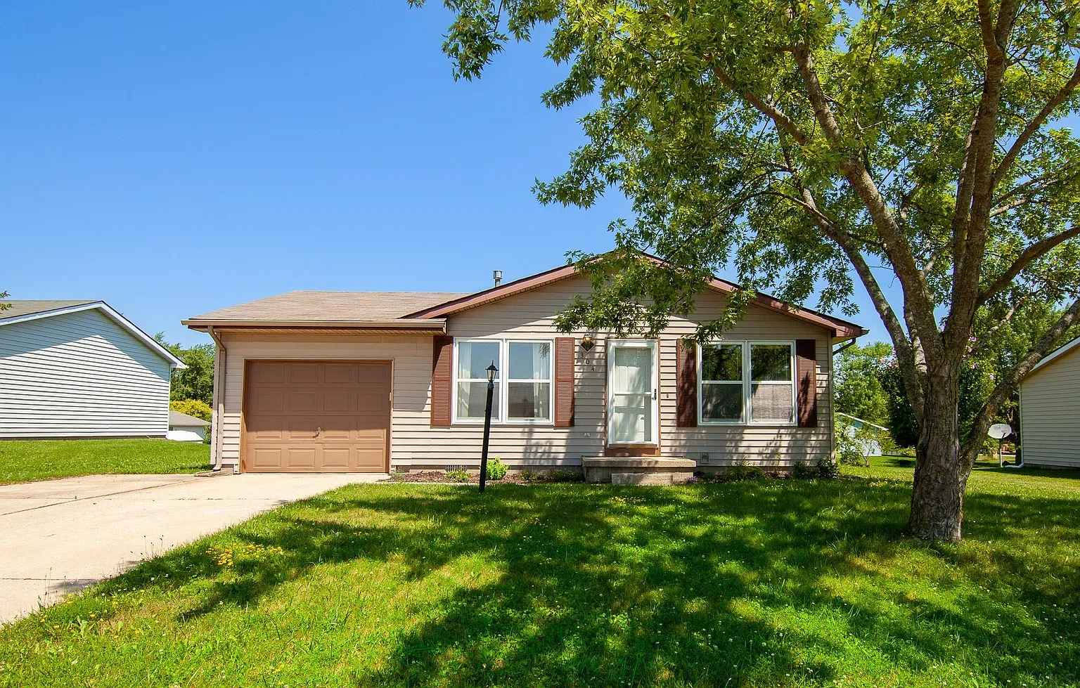 304 Academy Ct photo 1