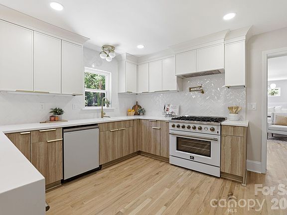 3rd image of 5515 Doncaster Dr