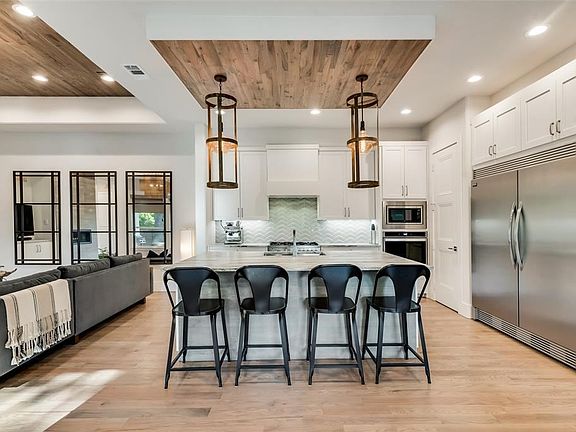 3rd image of 2923 Lavita Ln