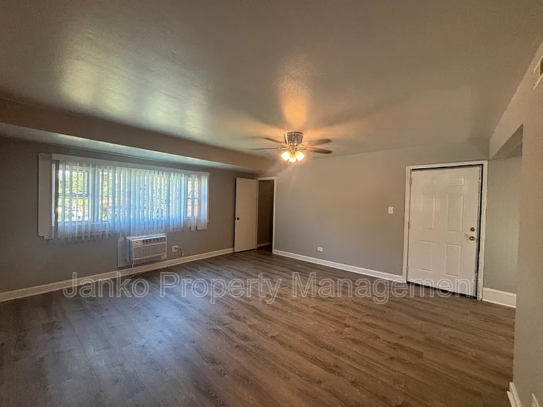 392 Hickory St #2W — Photo 3