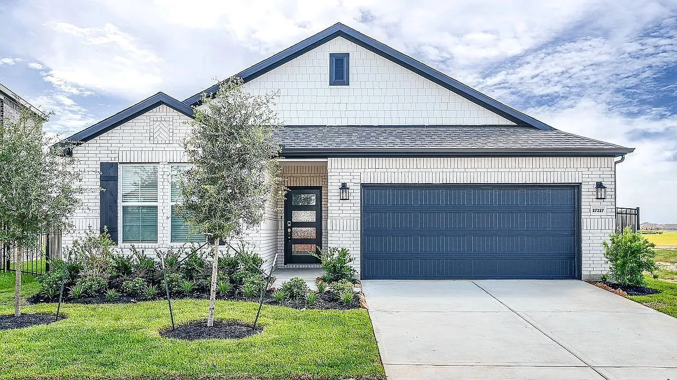 27327 Blue Pool Dr — Photo 1