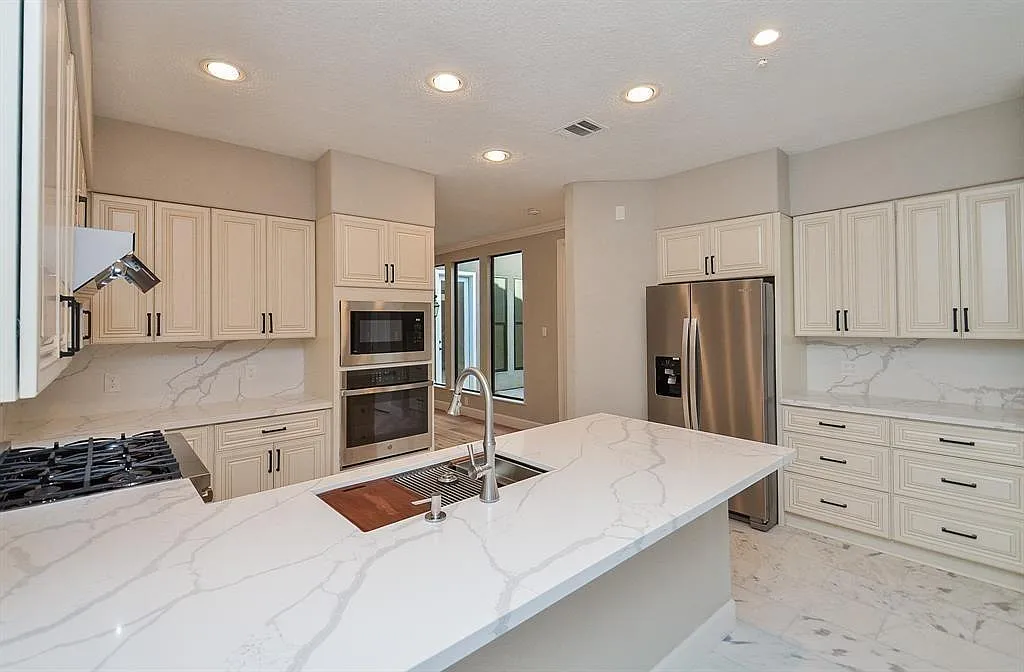 3 bed, 3.5 bath, 2958 sqft, $3,100 — Photo 1
