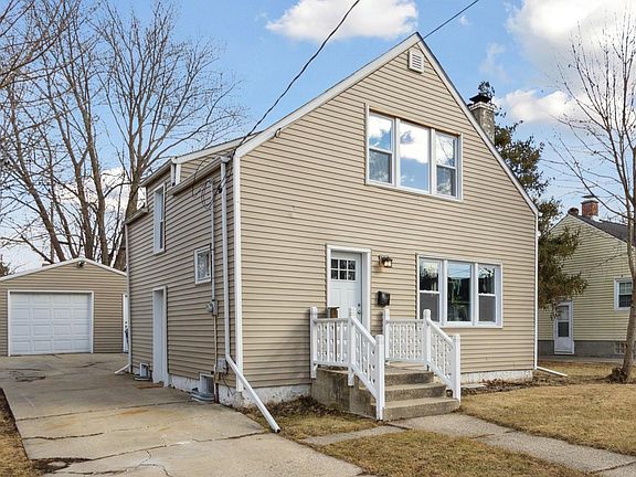 2nd image of 116 N Pine St