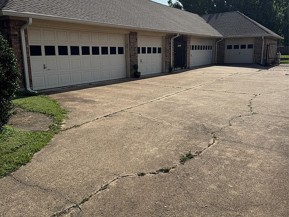 2nd image of 202 Suntide Dr